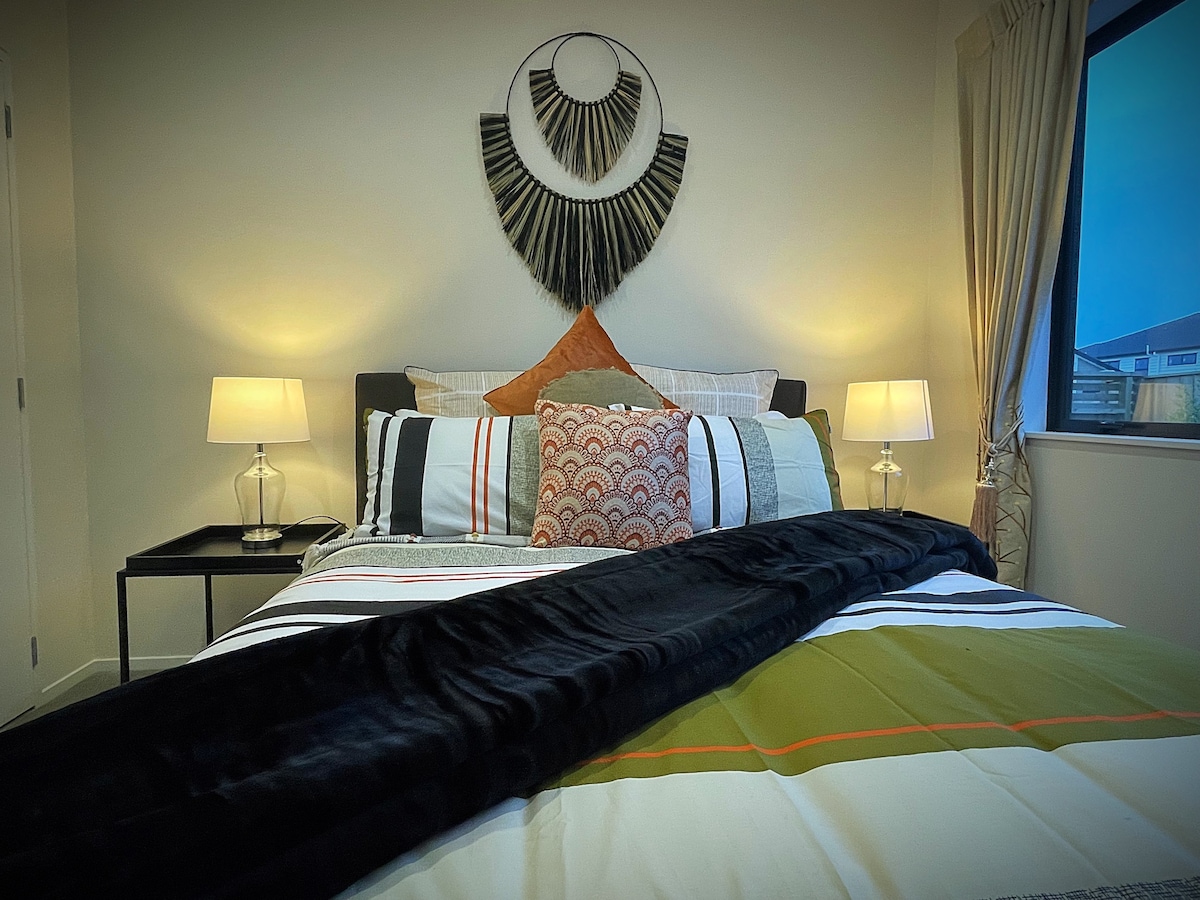 SIDANDA DOWN COMFORTER: A FEATHERED BED OF DREAMS