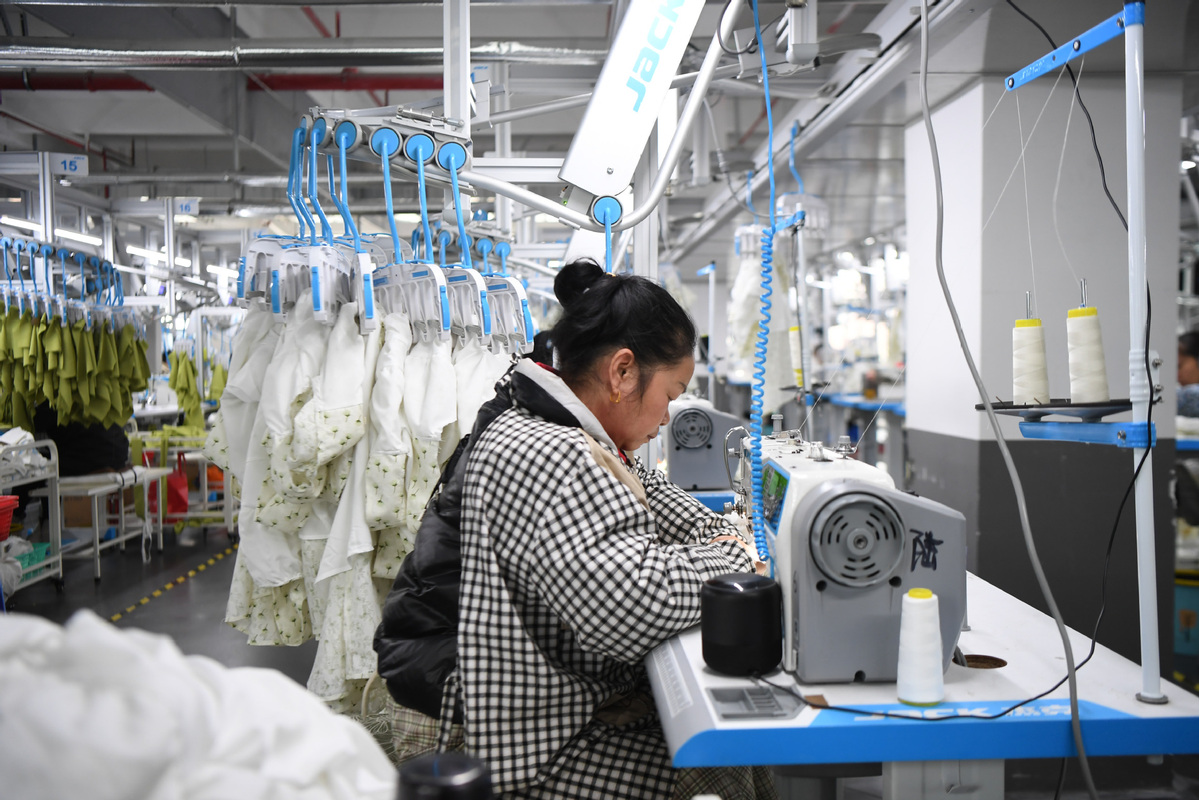 Title: Revamping Zhuzhou Down Jackets: A Tale of Innovation and Quality