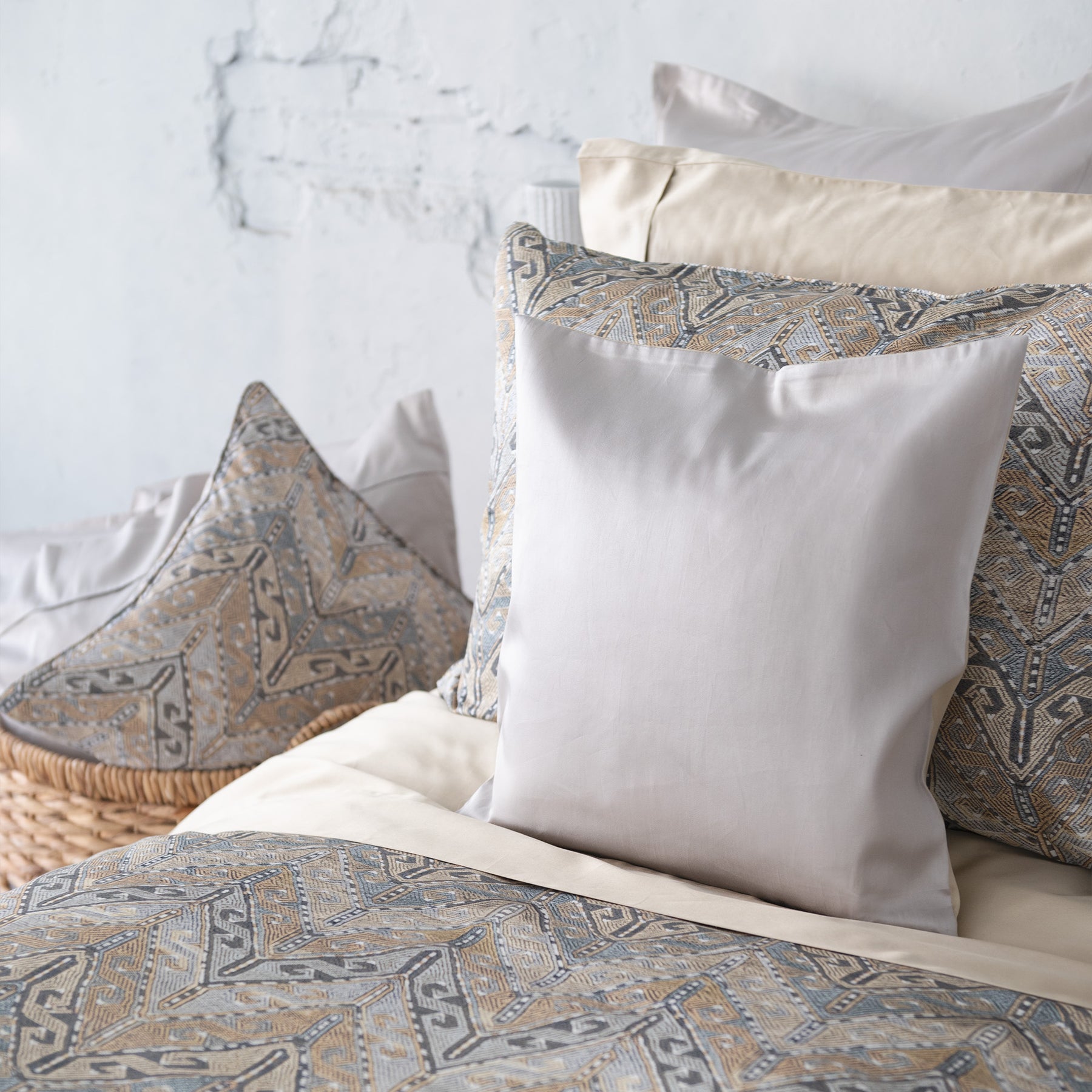 Crystal Quilted Duvet: A Luxurious and Functional Bed Cover