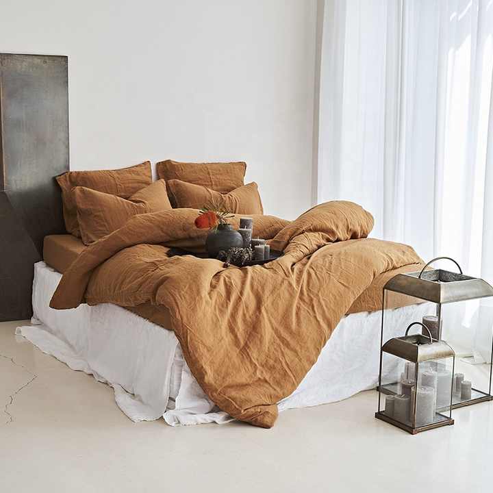 Golden Feather Duvet: A Warm and Comfortable Choice for Your Bed