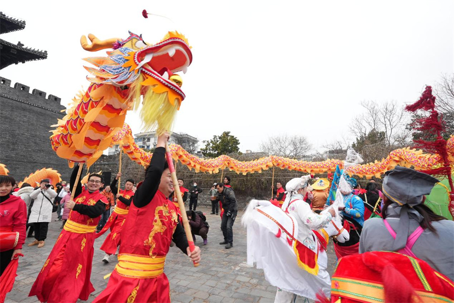 Title: Winter Reflections on Yangzhou Down Blankets: A Cultural and Historical Exploration