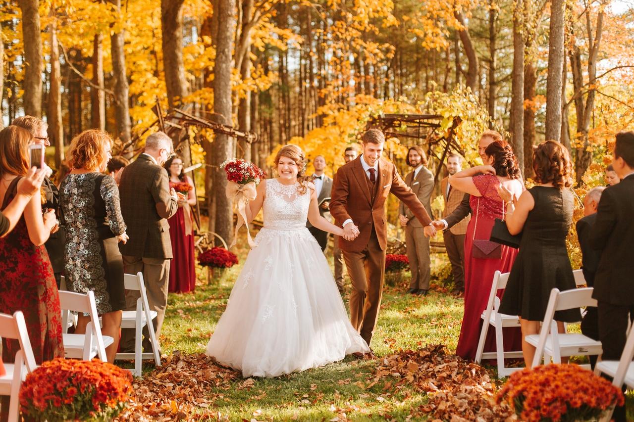 Title: How to Fold a Wedding Down comforter for a Festive Celebration