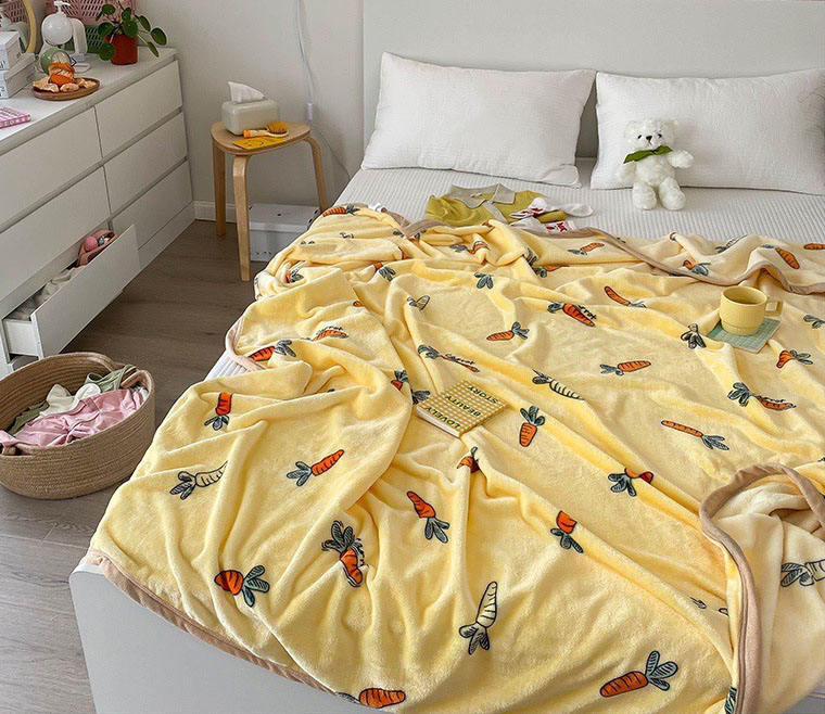 Title: Online Prices of Duck Feather Blankets