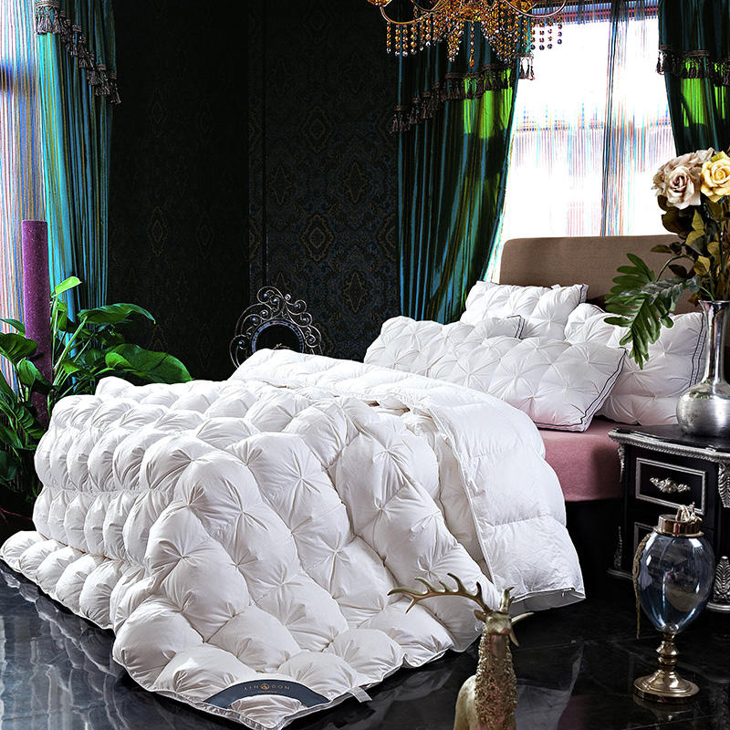 Title: The Auspicious Cloud and Jade Duck Feather Bed