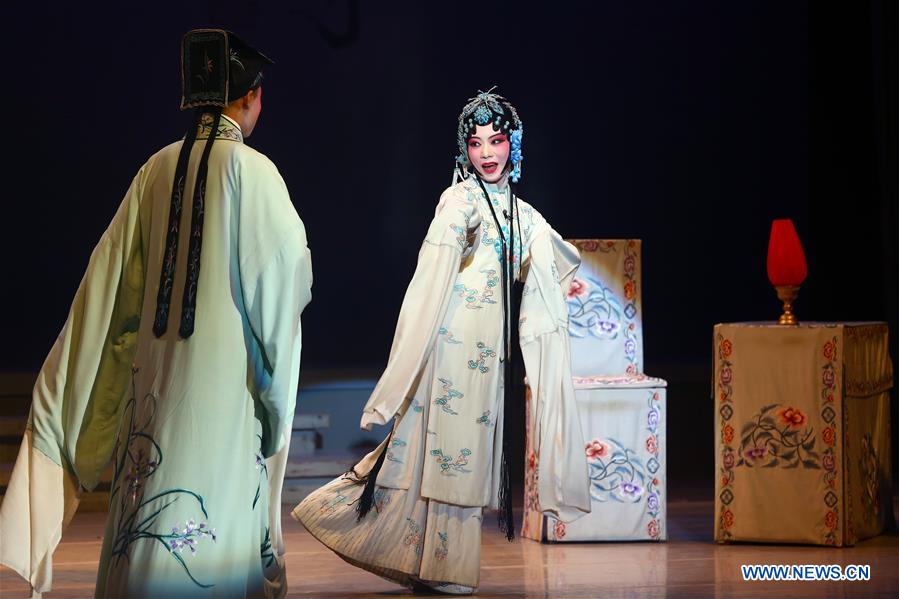 Title: The Unique Charm of Duck Feather Blankets in Henan Yu Opera