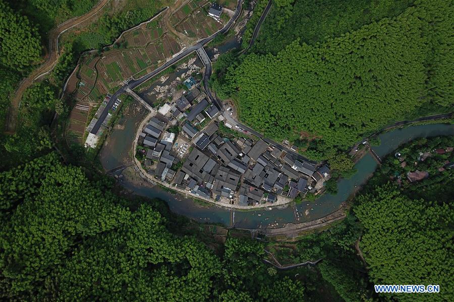 Title: Discover the Serene Allure of Duck Down Quilts in Jiaohu Mei Village, Tuanzhou Town, Fengcheng