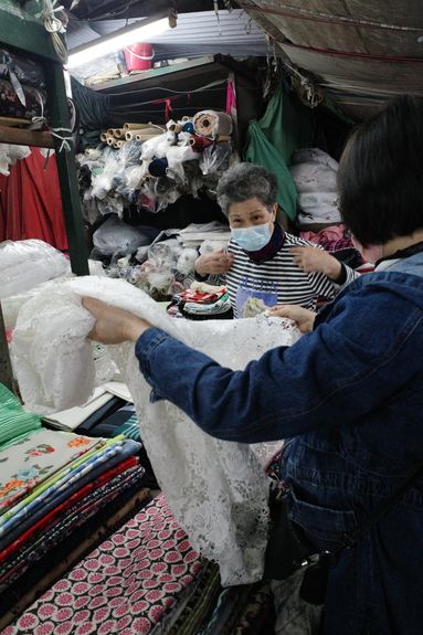 Title: Exploring the Zhangrong County Down Blanket Wholesale Market