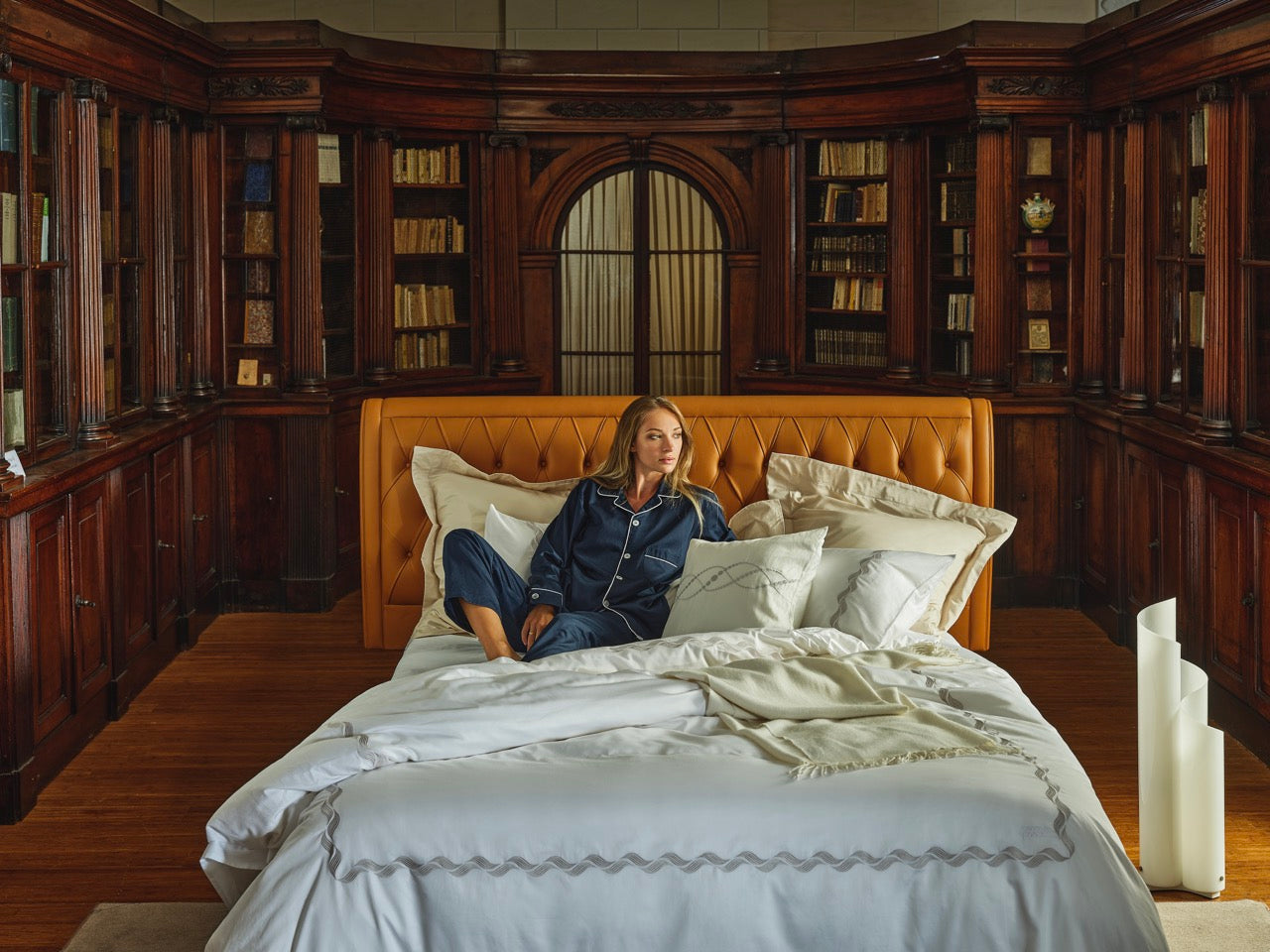 Title: How to Properly Lay Down a Hotel Goose Down Quilt for a Comfortable Sleep