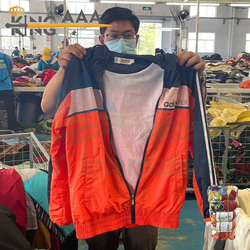 Title: Exploring the Yangzhou down jacket wholesale market in Zhengzhou City