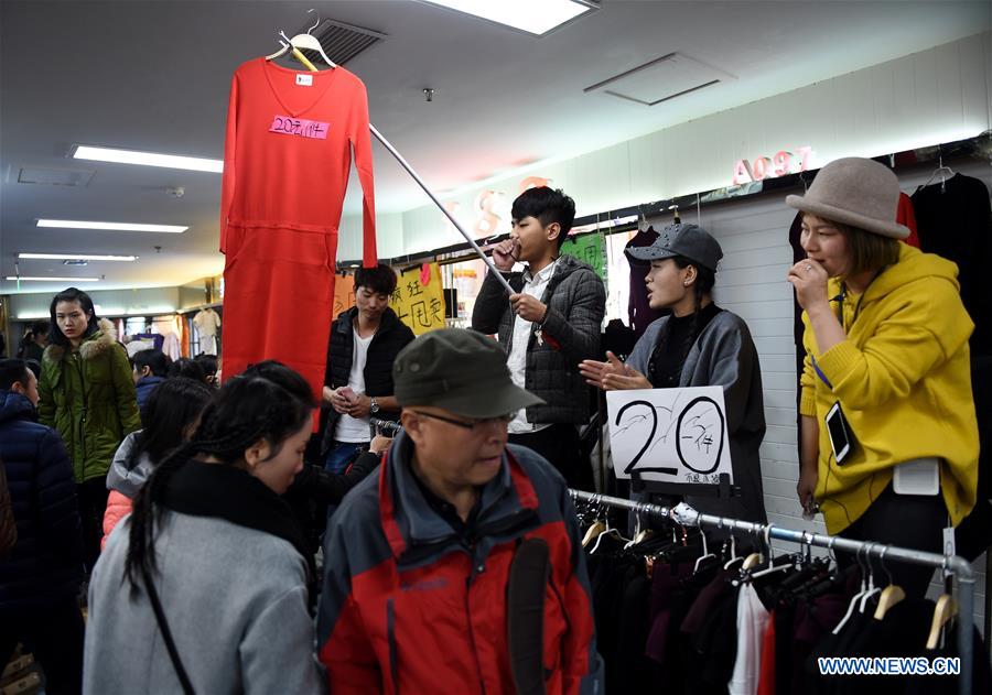 Title: Exploring the Yangzhou down jacket wholesale market in Zhengzhou City