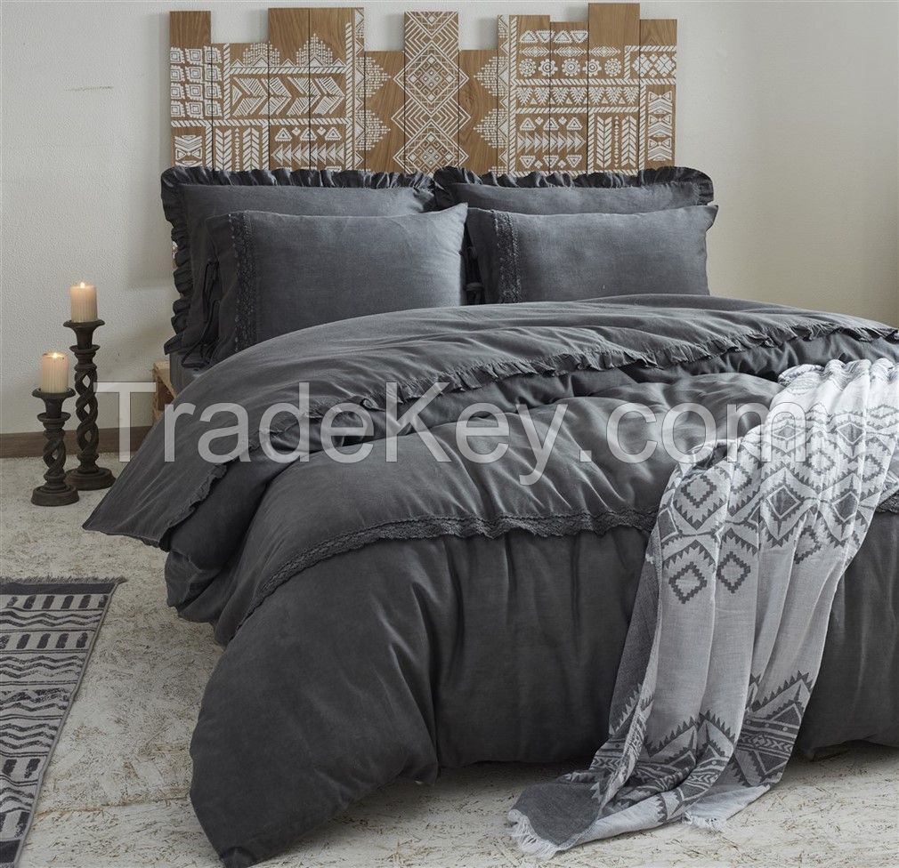 Title: The Yaluk Duvet - A Comfortable and Versatile Bedding Choice