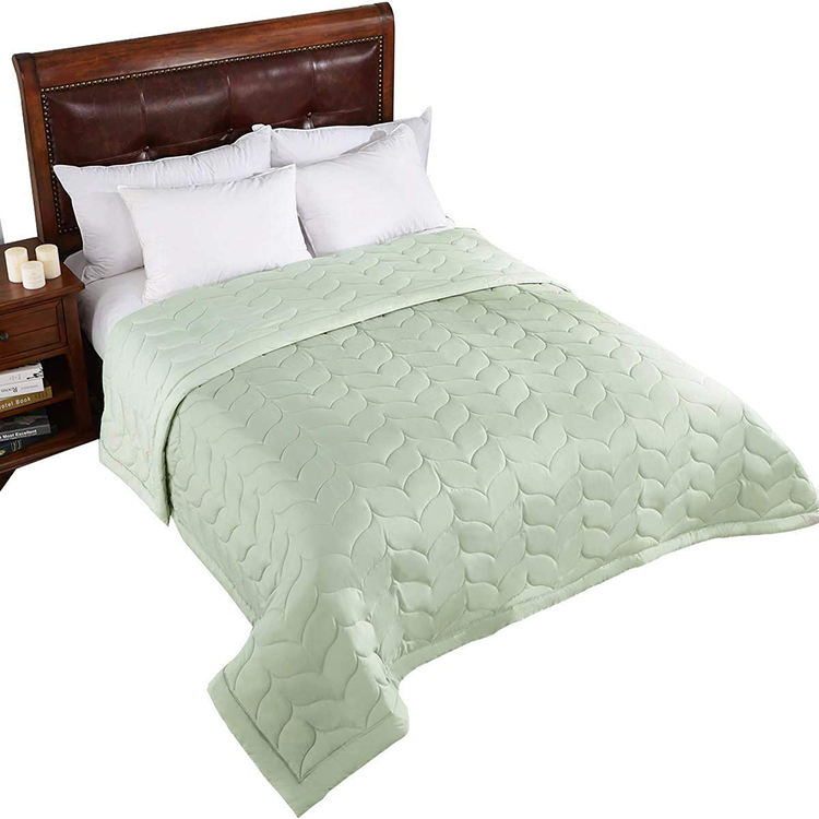 Title: Wholesale Duck Feather Blankets: A Quality and Cost-Effective Solution for Your Feather Bed