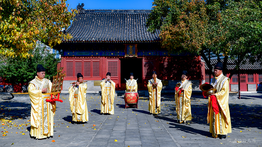 Title: The Unique Charm of Jiuzhou Zhutian Temples Duck Feather Blanket