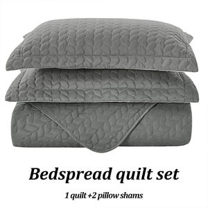 How to Choose a Down or Feather Bedspread?