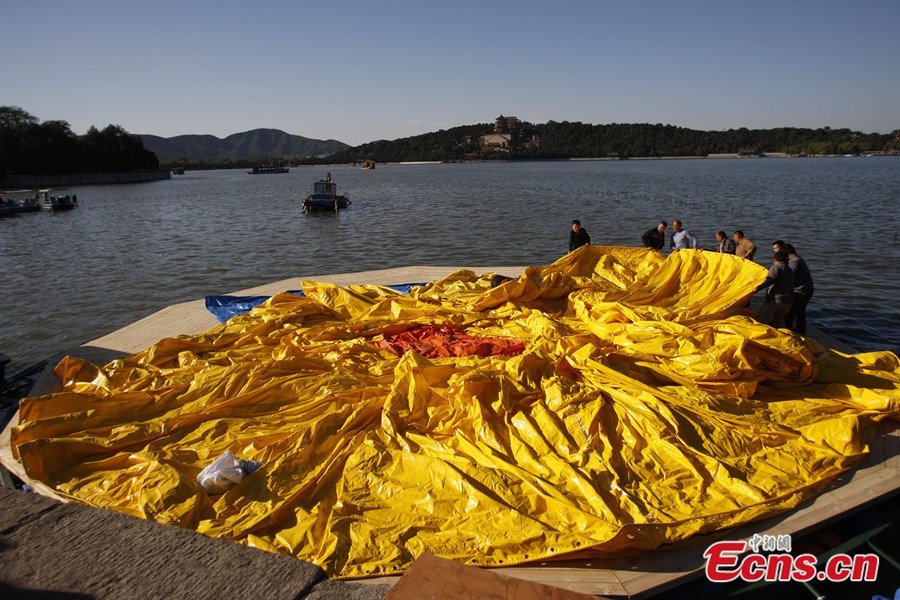 Title: Processing Duck Feather Blankets in Beijing